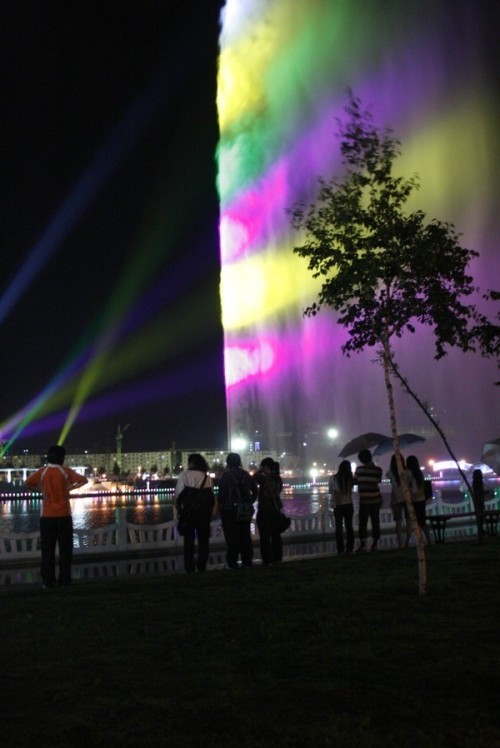 亞洲第一高噴-齊齊哈爾勞動(dòng)湖200米高噴工程